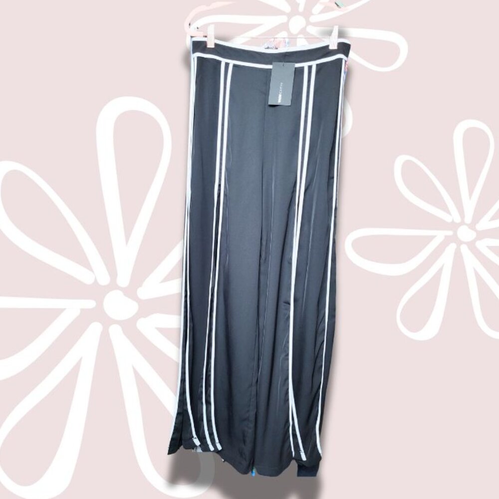 21.$10-L-FASHION NOVA NWT Wide Leg Pants Black/White Split Front and Side Seams
